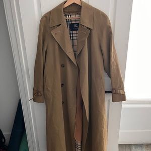gorgeous vintage burberry trench coat